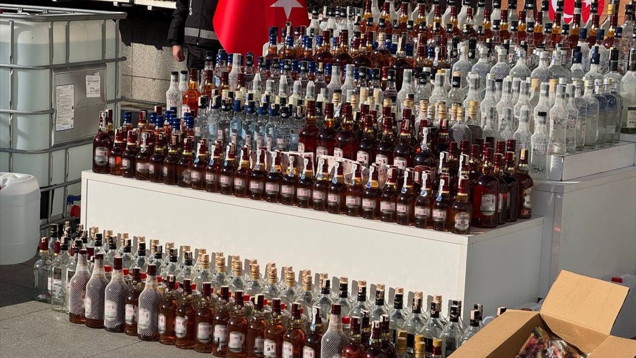 İstanbul'da Sahte Alkol Operasyonu: 13 Şüpheli Yakalandı