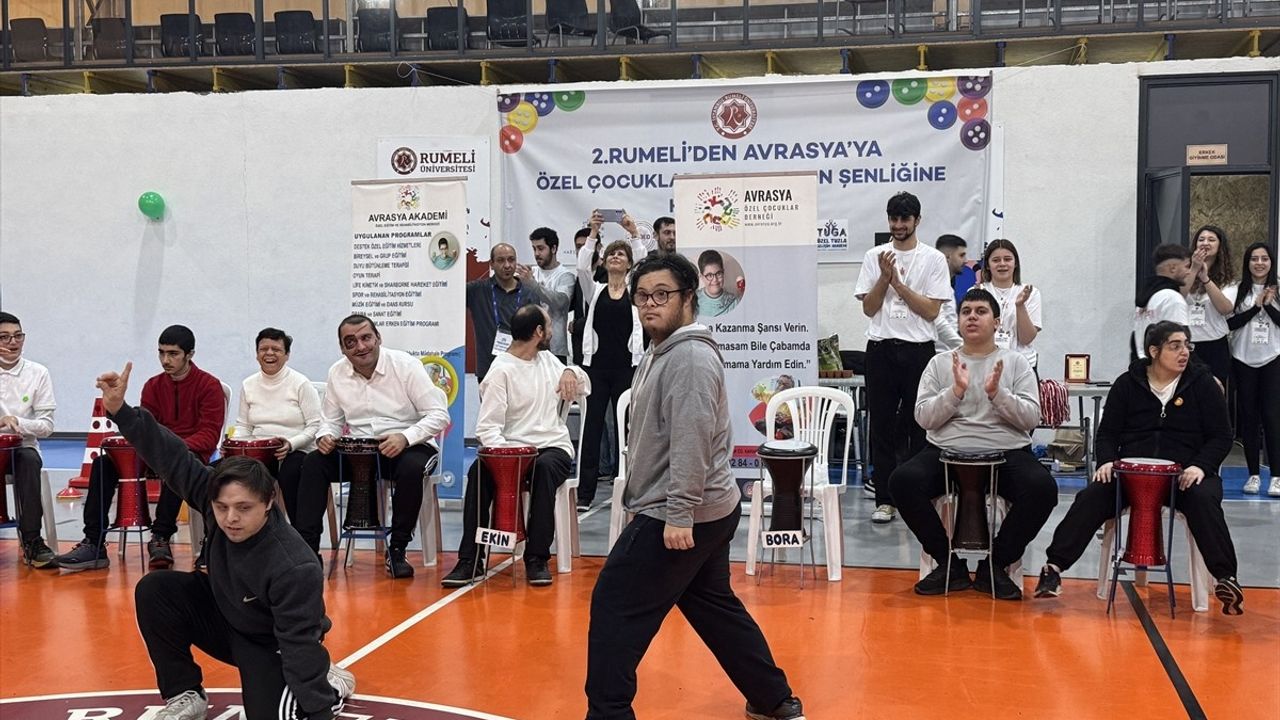 İstanbul Rumeli Üniversitesi'nde Özel Çocuklar İçin Şenlik Düzenlendi