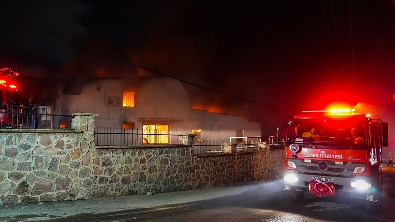 İzmir Bornova'daki Tekstil Fabrikasında Yangın Açıklığı