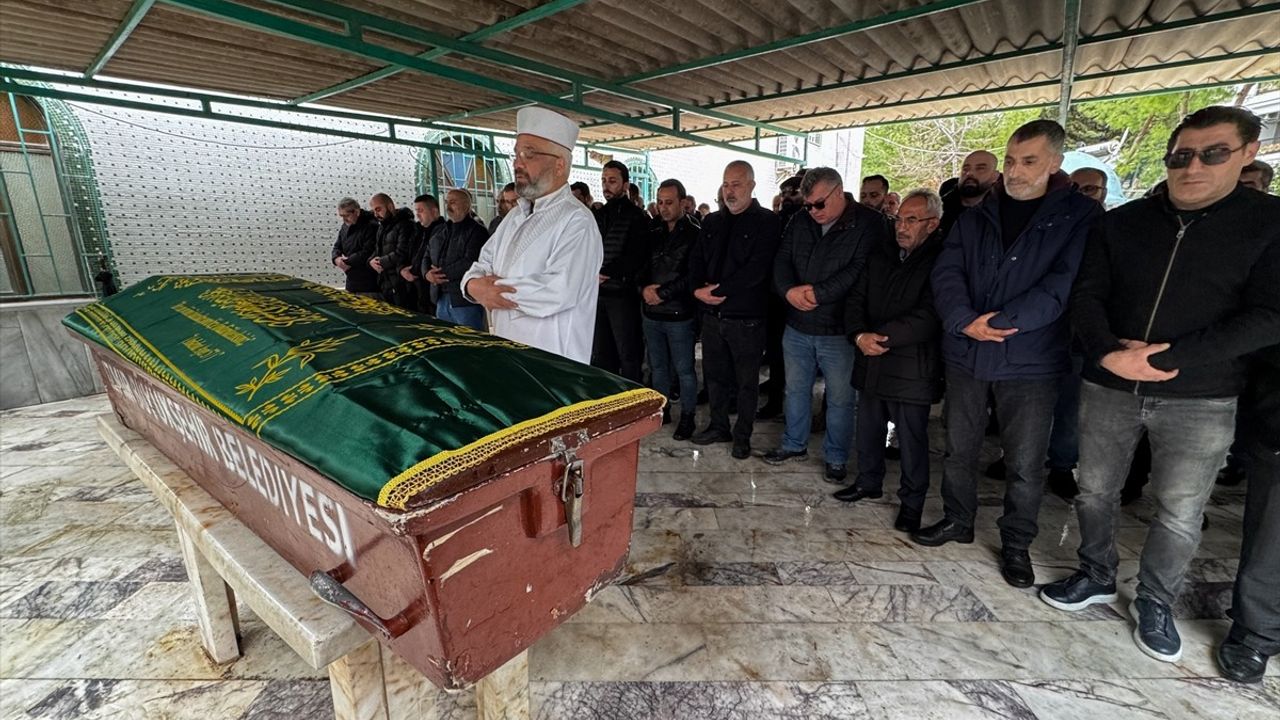 İzmir'de Cinayet: Eda Kuş'un Cenazesi Defnedildi