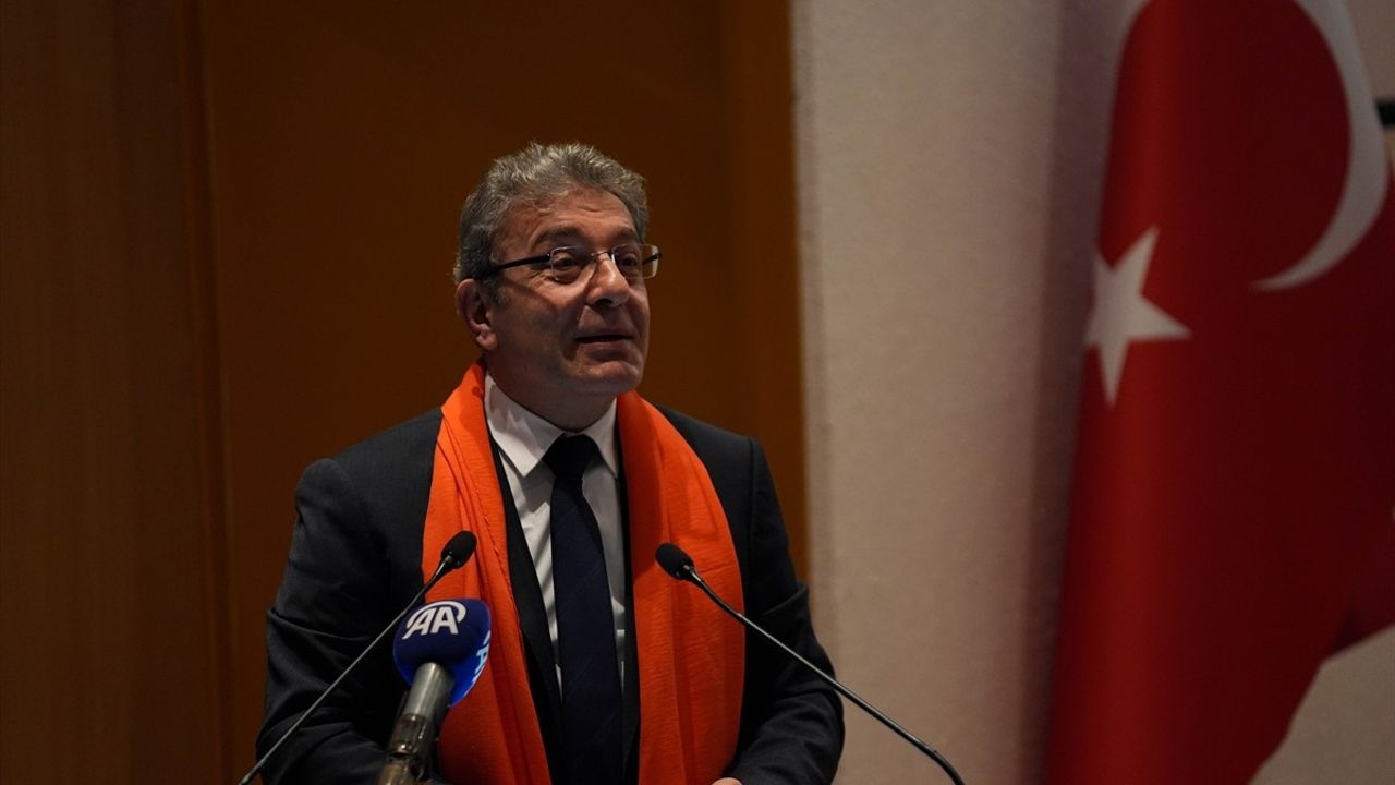 İzmir'de Kadına Yönelik Şiddet Zirvesi Gerçekleşti