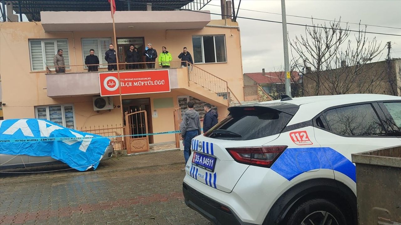 İzmir'de Müftülük Çalışanına Silahlı Saldırı: Bir Kişi Hayatını Kaybetti