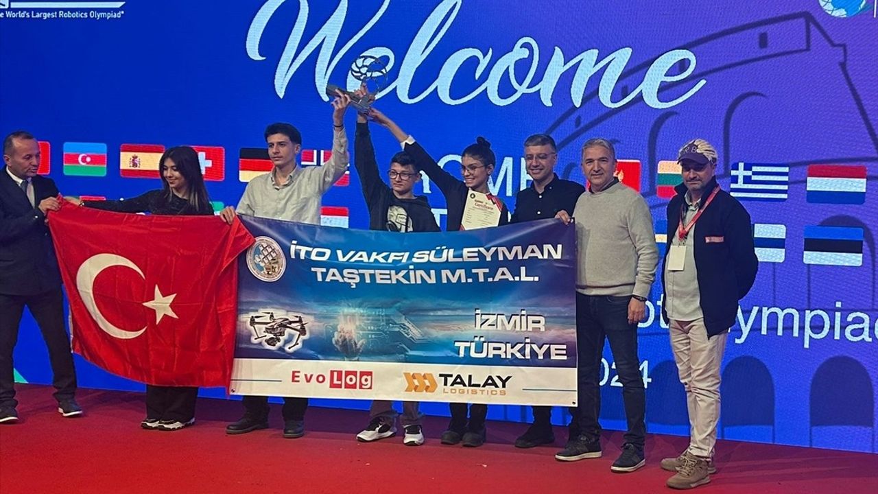 İzmir Öğrencileri İtalya'da Şampiyonluk Kazandı