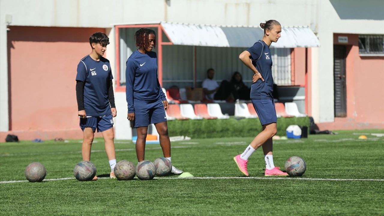 Kadın Futbolcuların Dünyası: Hakkari'de Değişen Algılar