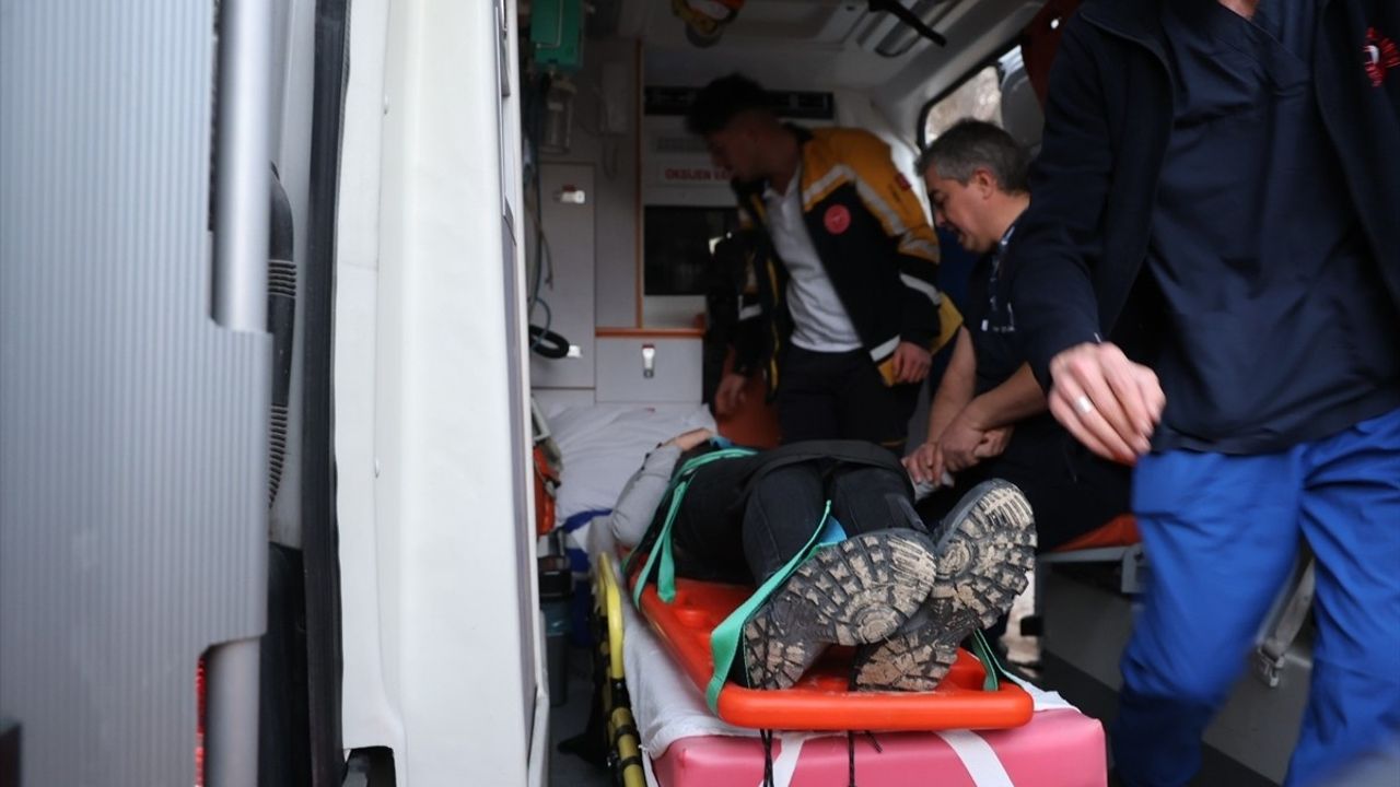 Kapadokya'da Rus Turist Peribacalarına D düştü