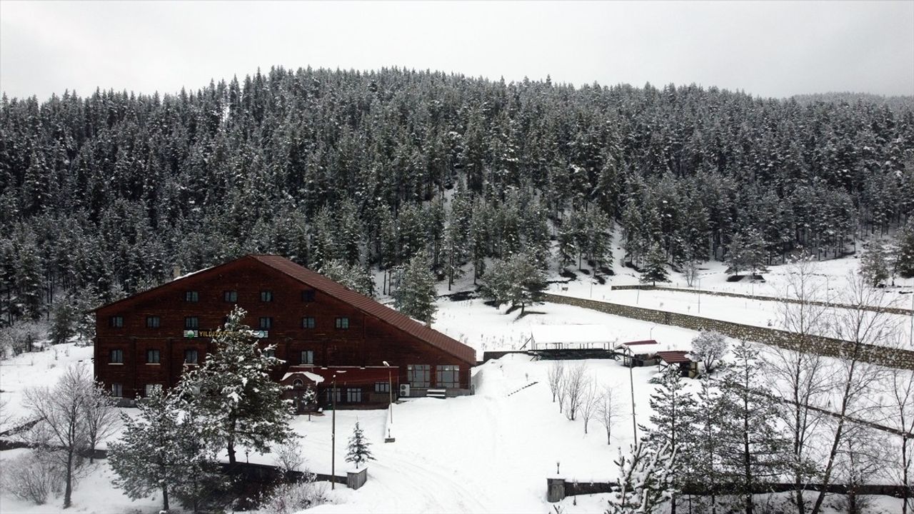 Karla Kaplı Ilgaz Dağı'nın Büyüleyici Manzarası