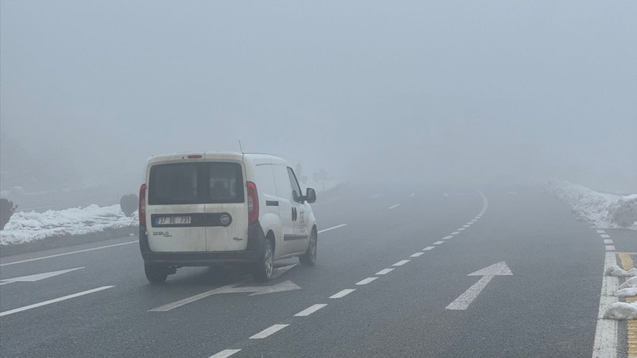 Kastamonu'da Sis Görüş Mesafesini Düşürdü