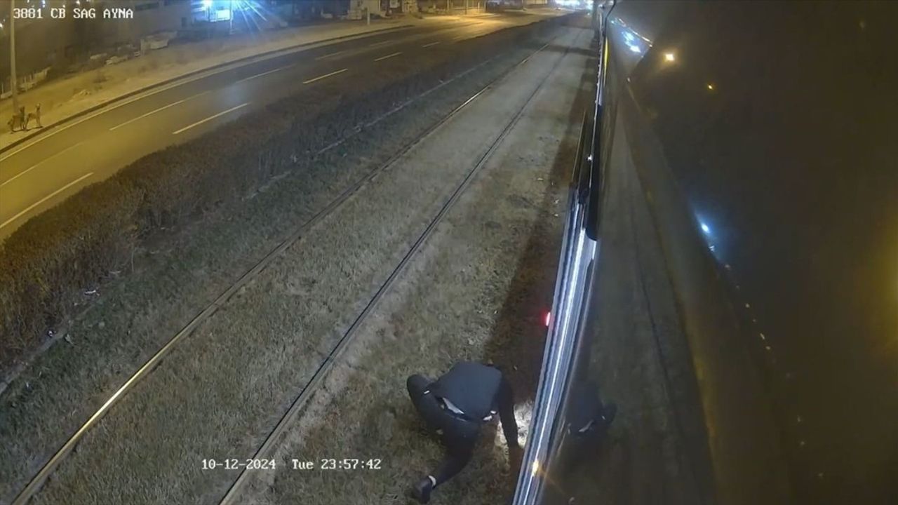 Kayseri'de Raylara Bağlı Köpek Kurtarıldı