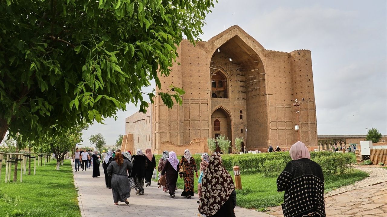 Kazakistan, Türkistan'a Özel Statü Verdi