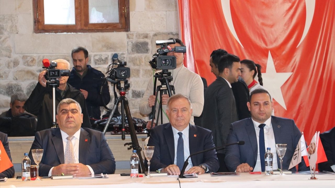 Kilis'teki İl Belediye Başkanları Toplantısı'nda CHP Genel Başkan Yardımcısı Zeybek'in Vurguları