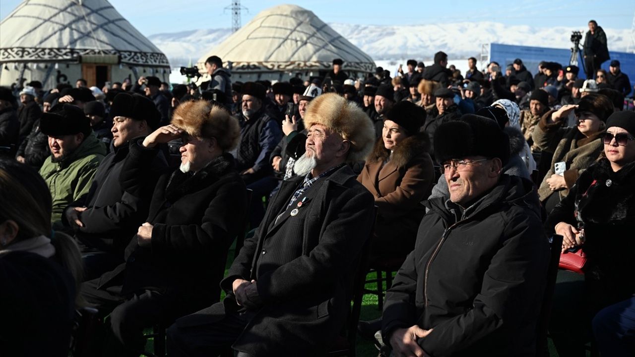 Kırgızistan'da Çin-Kırgızistan-Özbekistan Demir Yolu Projesi Temeli Atıldı