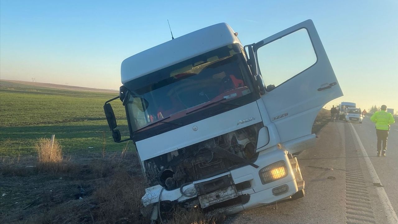 Kırklareli'de Tır-Otomobil Çarpışması: 1 Ölü