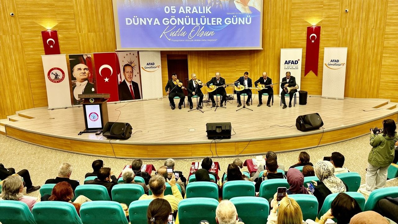 Kırşehir'de AFAD Gönüllüleri Dünya Gönüllüler Günü'nde Bir Araya Geldi