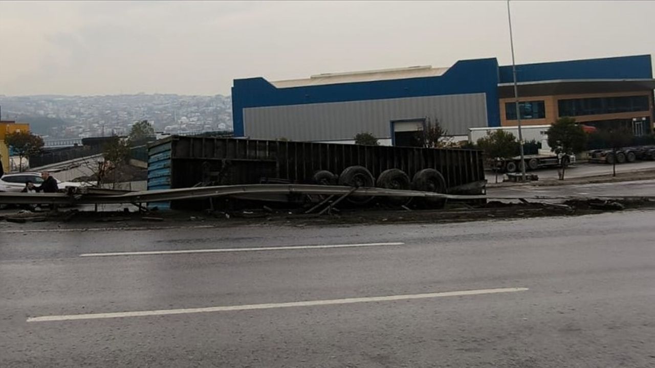 Kocaeli'de D-100 Kara Yolunda Tır Kazası