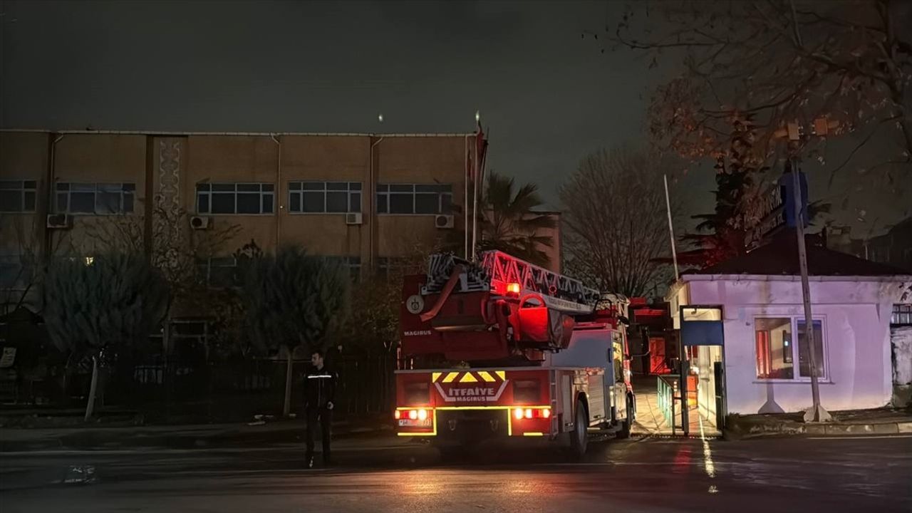 Kocaeli'deki Fabrikada Yangın: Patlama Sonrası Hasar