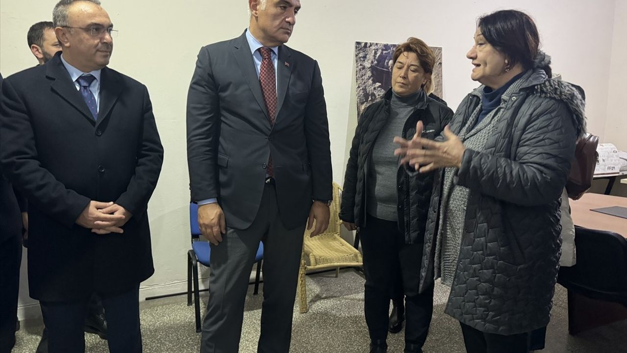 Kültür ve Turizm Bakanı Ersoy Tekirdağ'da Antik Kent Kazılarını Ziyaret Etti