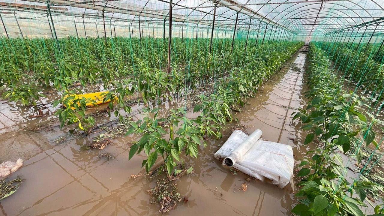 Kumluca'da Su Baskınları Zarara Yol Açtı