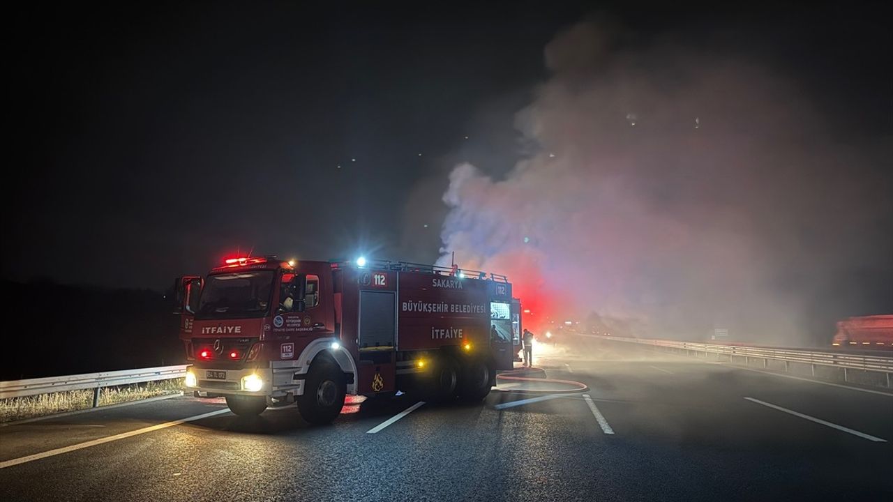 Kuzey Marmara Otoyolu’nda Lastik Yüklü Dorsede Yangın Çıktı