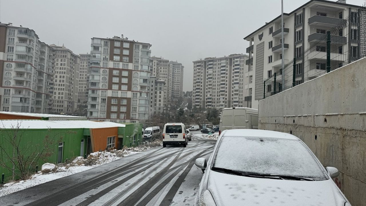 Malatya'da Etkili Kar Yağışı Hayatı Olumsuz Etkiliyor