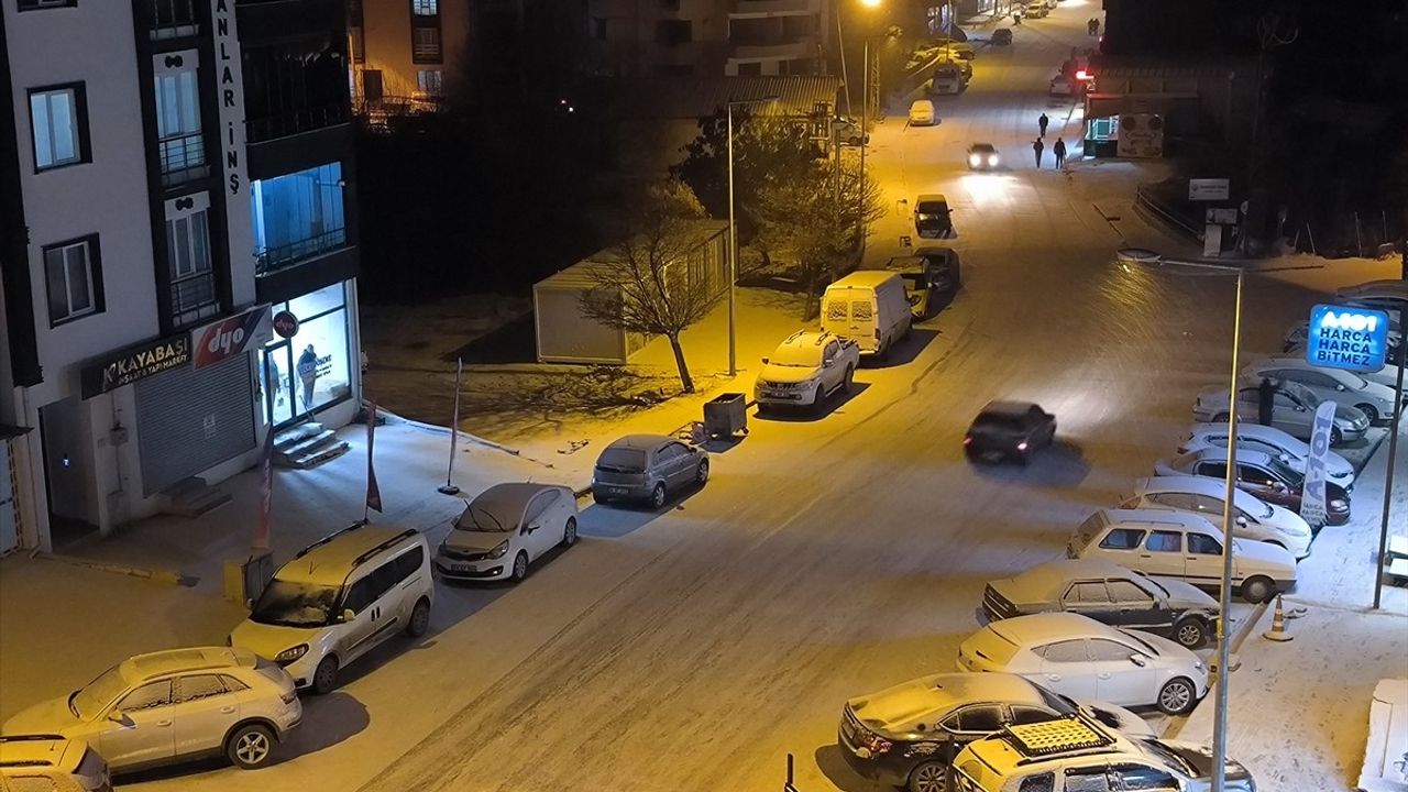 Malatya'da Yoğun Kar Yağışı Etkisini Sürdürüyor