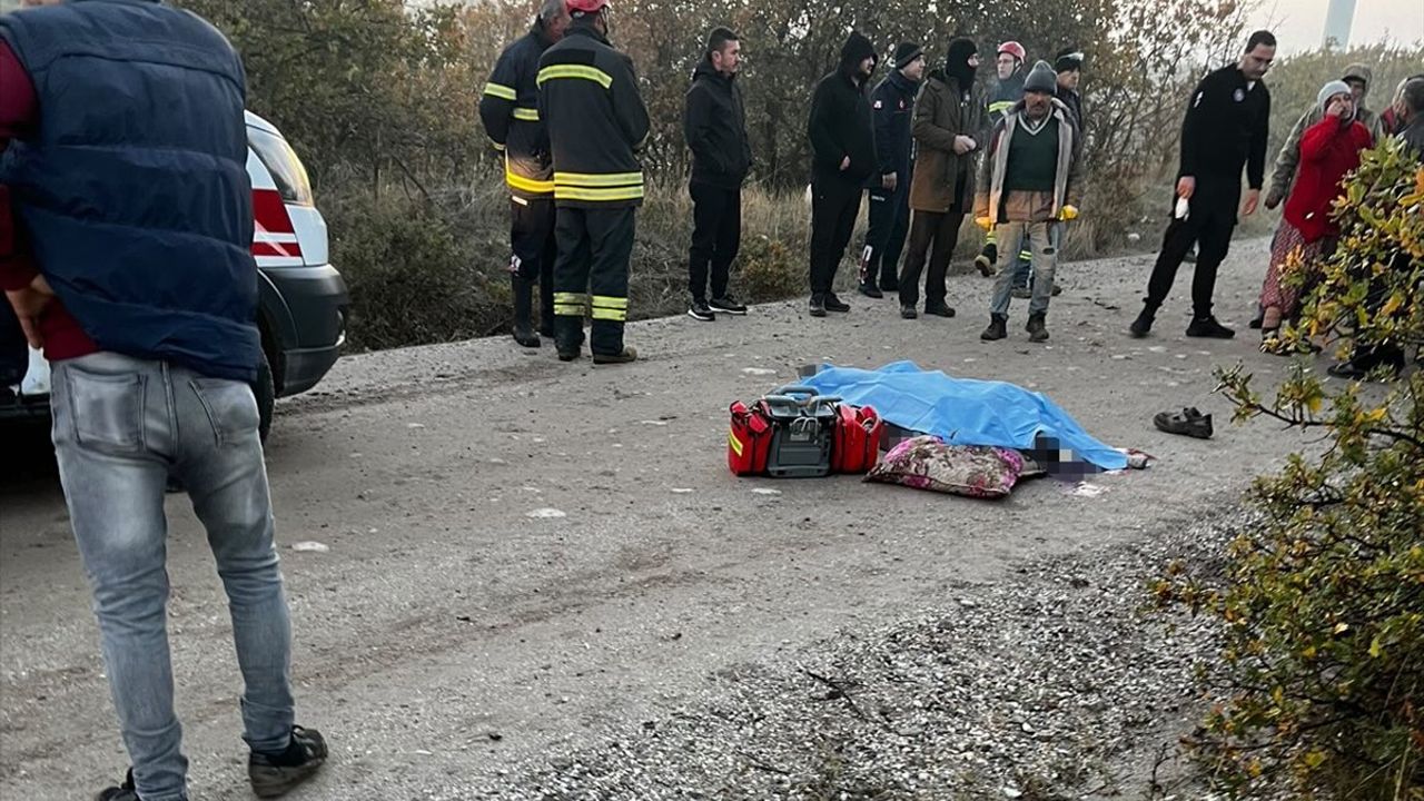 Manisa'da Traktör Römorku Altında Kalan Yaşar Kutlu Hayatını Kaybetti