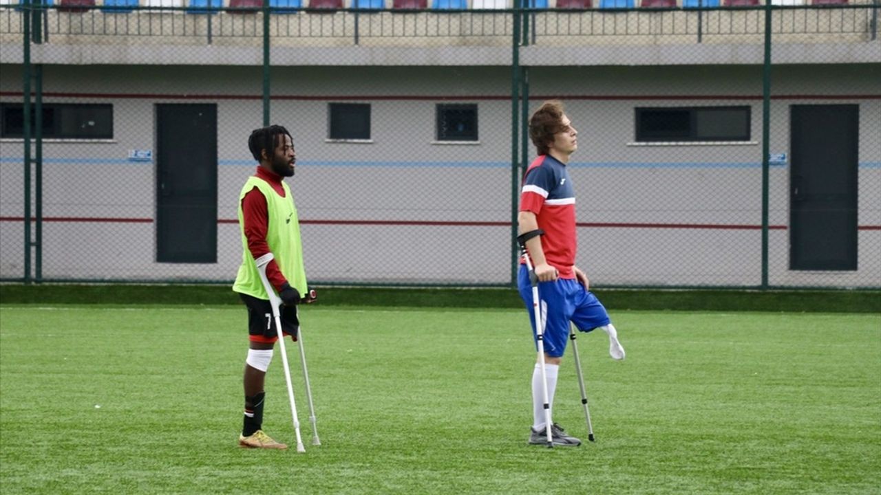 Manuel Chiquete: Bacağını Kaybetmesine Rağmen Futbola Devam Ediyor