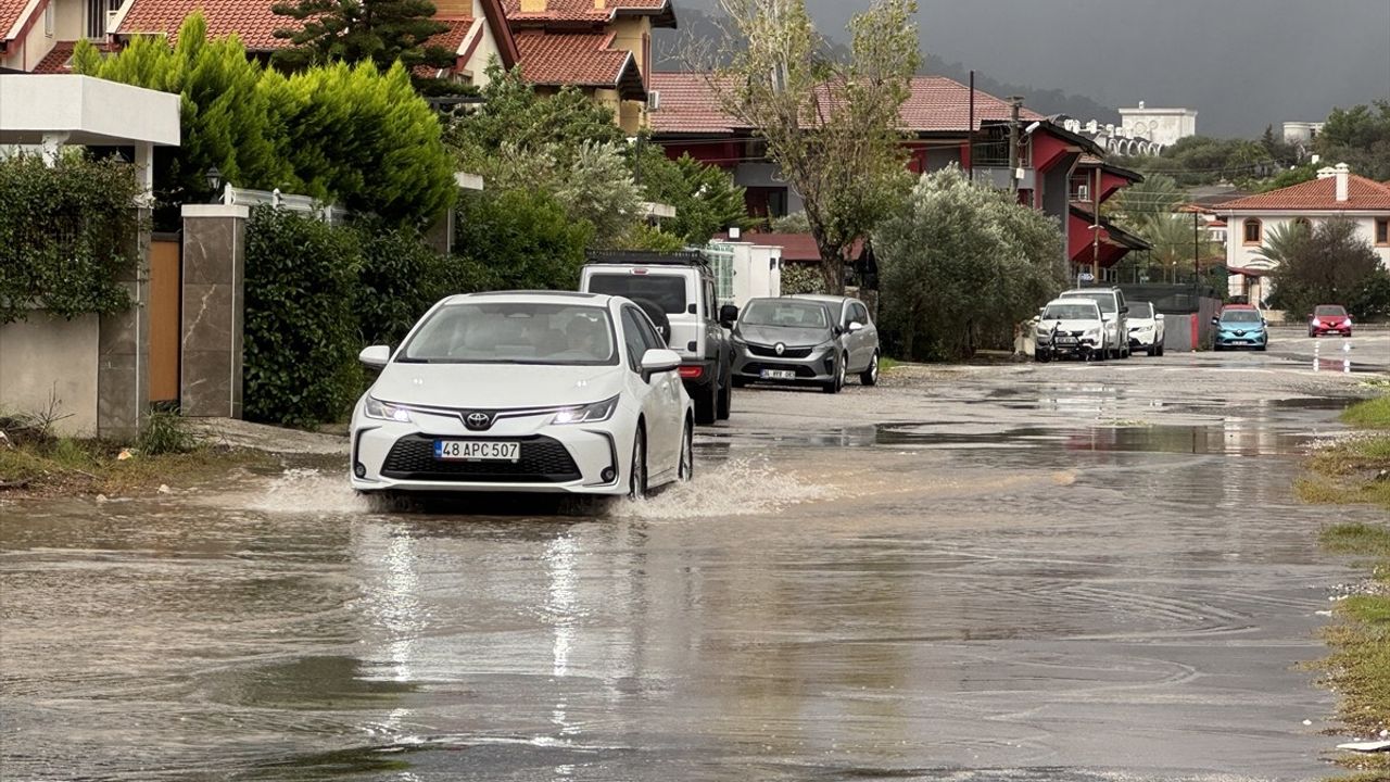 Marmaris'te Şiddetli Yağışlar Hayatı Olumsuz Etkiledi