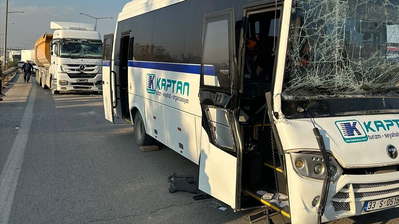 Mersin'de Zincirleme Trafik Kazası: 5 Yaralı