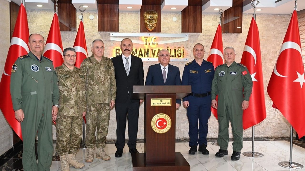 Milli Savunma Bakanı Güler, Batman Valiliğini Ziyaret Etti