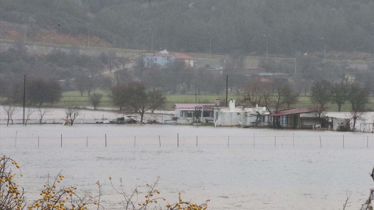 Muğla'da Şiddetli Yağış Tarım Arazilerini Vurdu