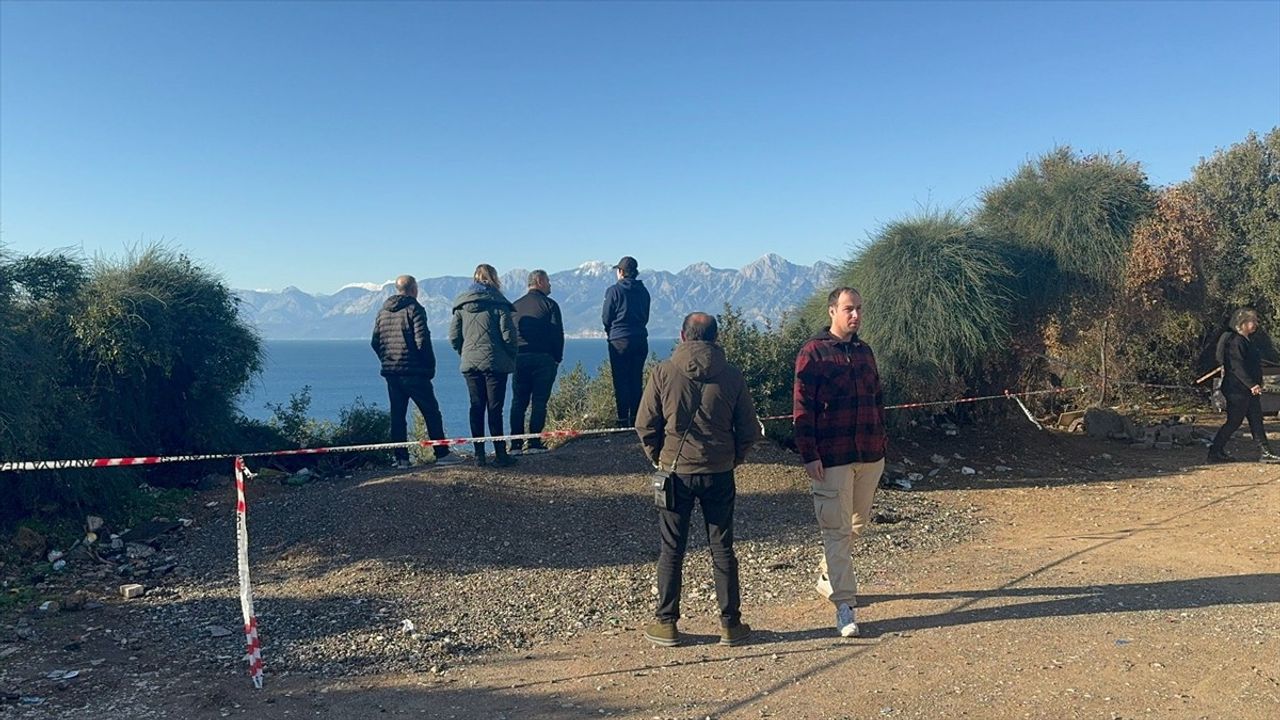 Otomobille Falezlerden Denize Düşen Genç İçin Arama Çalışmaları Devam Ediyor