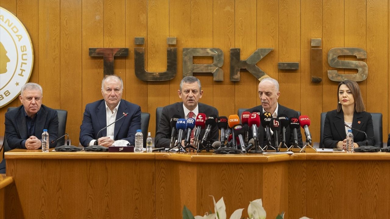 Özgür Özel'den Asgari Ücret Açıklamaları ve Tandoğan Mitingi Müjdesi