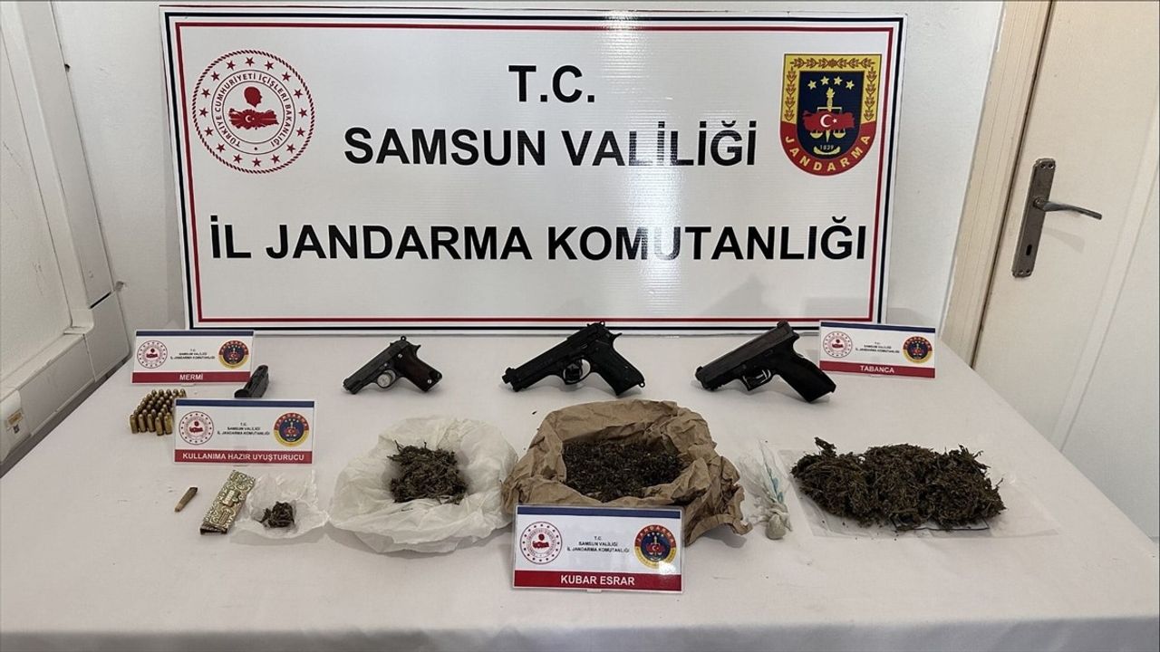 Samsun'da Kanepe Arasında Uyuşturucu Yakalandı