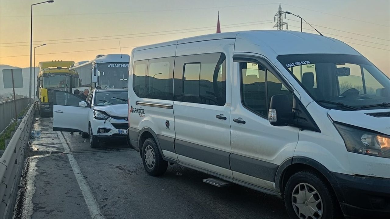 Samsun Tekkeköy'de Zincirleme Trafik Kazası