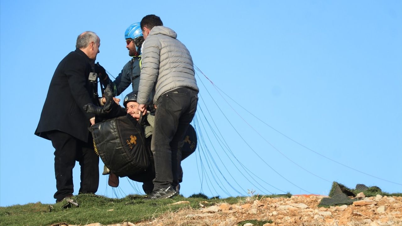Siirt'te Bedensel Engelli Bekir'in Yamaç Paraşütü Hayali Gerçekleşti