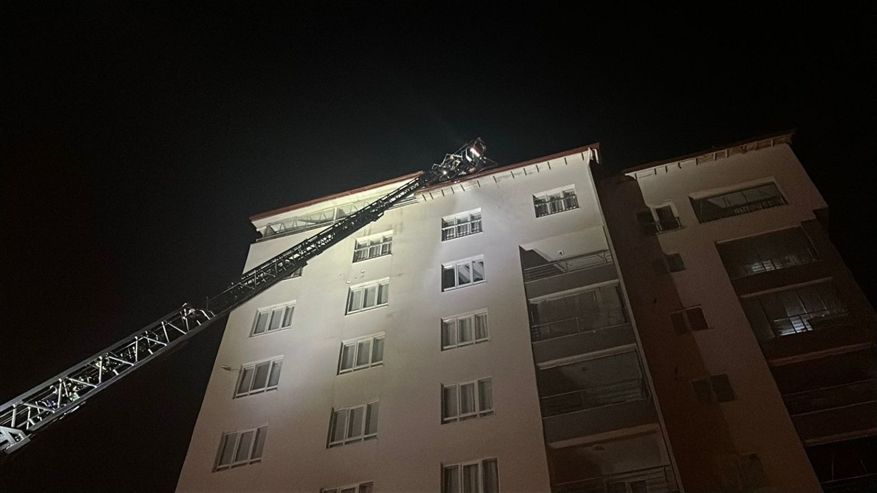 Sivas'ta Apartman Yangını Kontrol Altına Alındı