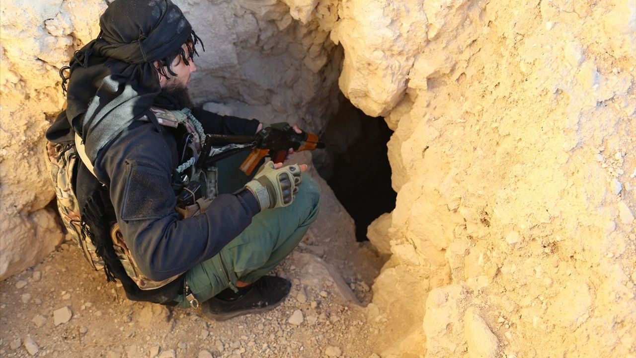 Suriye Milli Ordusu Münbiç'te Arama Tarama Faaliyetlerine Devam Ediyor