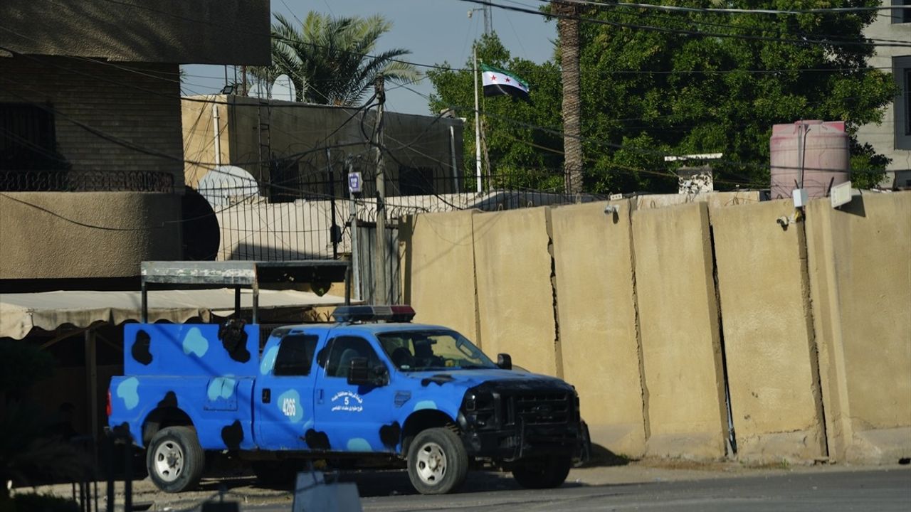 Suriye'nin Bağdat Büyükelçiliğinde Bayrak Değişikliği