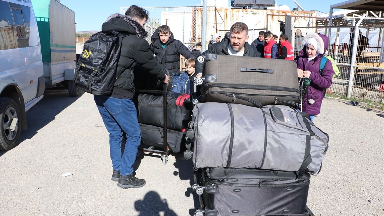 Suriyeliler Türkiye'den Ülkelerine Dönüş Yapıyor