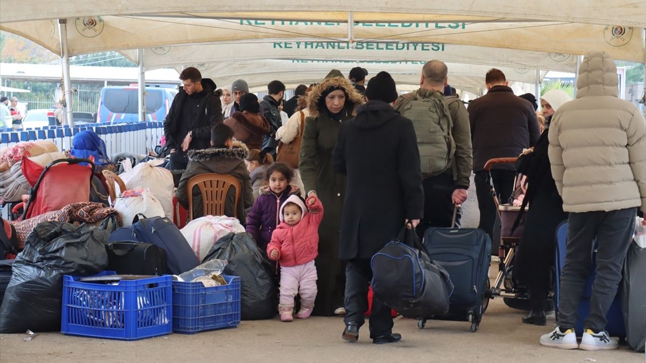 Suriyelilerin Hatay'daki Sınır Kapılarından Dönüşü Devam Ediyor