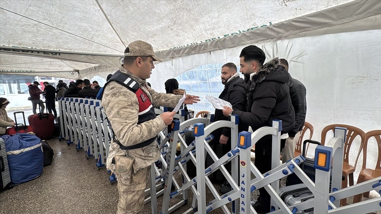 Suriyelilerin Hatay'daki Ülkelerine Dönüşü Devam Ediyor