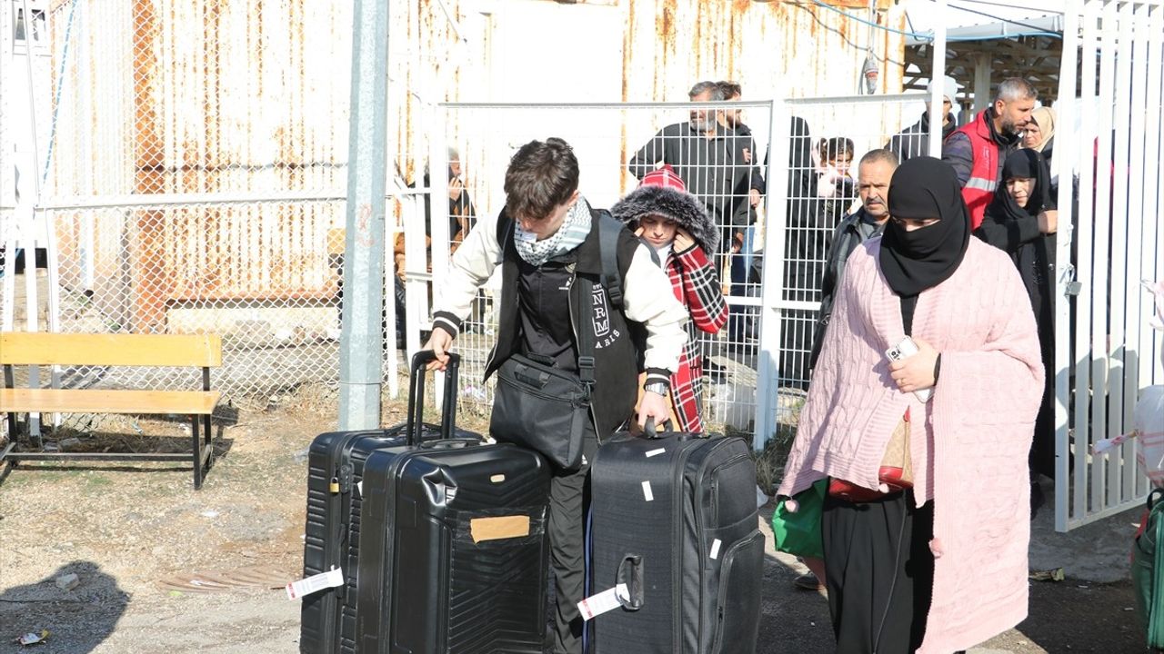 Suriyelilerin Türkiye'den Ülkelerine Dönüş Süreci Devam Ediyor