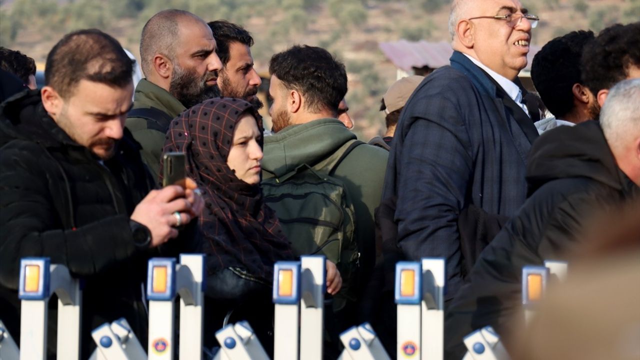 Suriyelilerin Ülkelerine Dönüşü İçin Hatay'da Mobil Hizmet Aracı Kuruldu