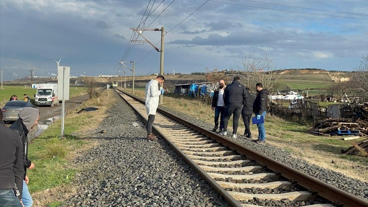 Tekirdağ'da Trajedi: Tren Çarpan Kişi Hayatını Kaybetti