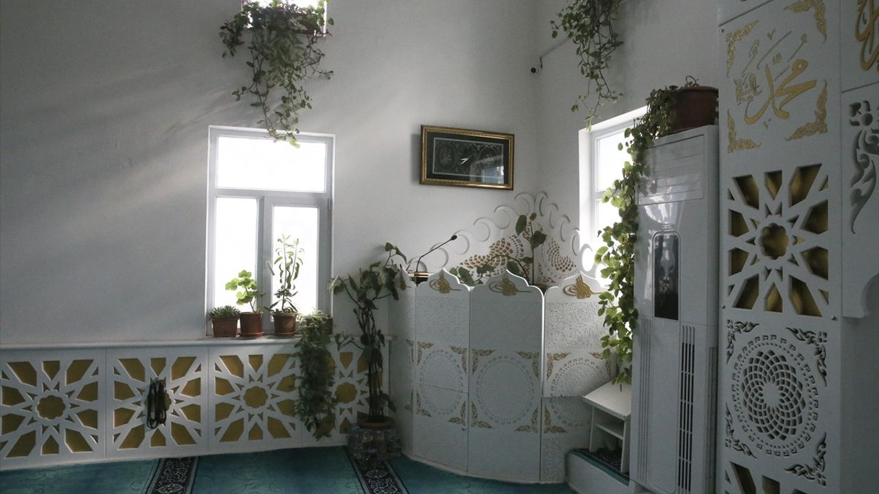 Tokat'ta Cami Cemaatine Sıcak İkramlar