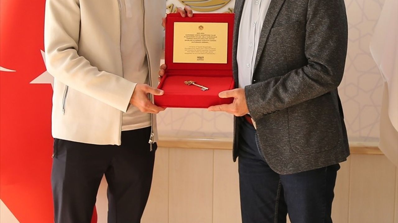 Toprak Razgatlıoğlu'na Alanya'da Şehrin Anahtarı Verildi