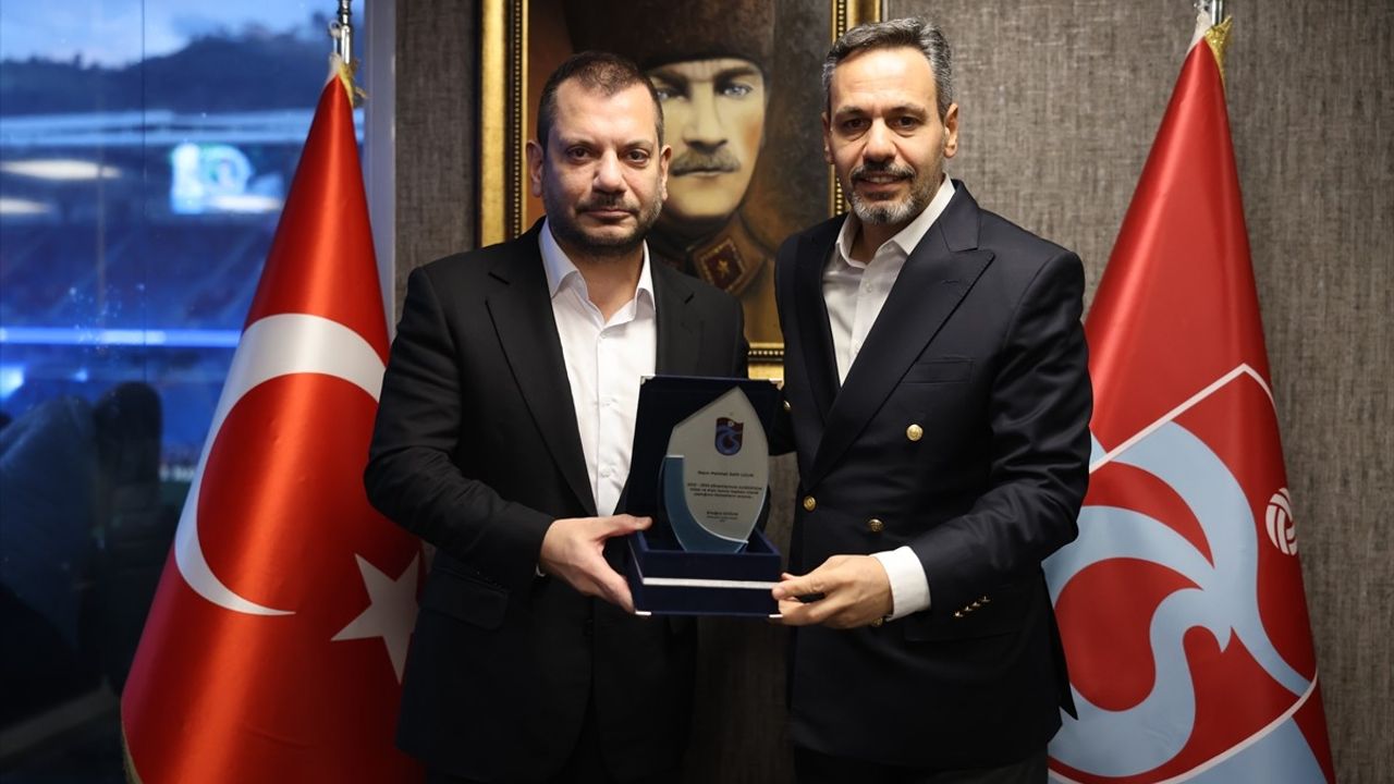 Trabzonspor'dan Plaket Töreni