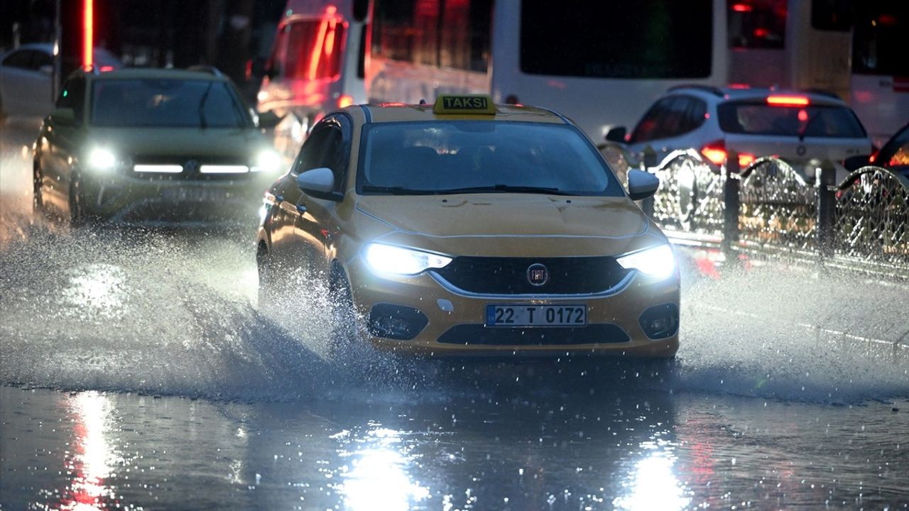Trakya'da Sağanak Yağış Hayatı Olumsuz Etkiliyor