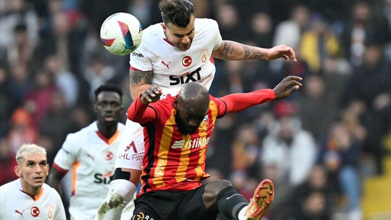 Trendyol Süper Lig'de Heyecan Dolu Bir İlk Yarı: Kayserispor 1 - Galatasaray 2