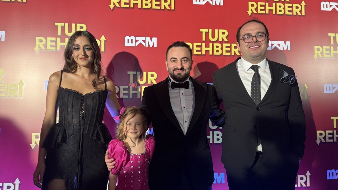 Tur Rehberi Filminin Galası Görkemli Geçti